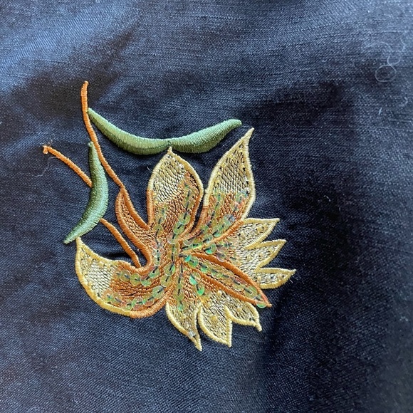 Larry Levine Black Linen Floral Embroidered Capris pants. Size 10 - Picture 7 of 15